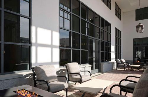 Kenner - Louis Armstrong International Airport Hotel | Hilton New Orleans Airport