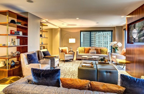 Downtown Hotel | Hilton Norfolk The Main