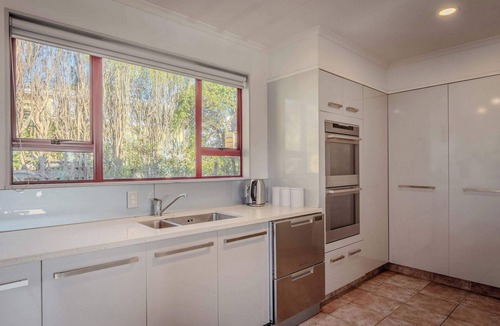 Lynmore House | Hilton Retreat | Lynmore Location with Spa Pool