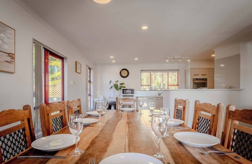 Lynmore House | Hilton Retreat | Lynmore Location with Spa Pool