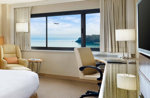 Burlingame Hotel | Hilton San Francisco Airport Bayfront