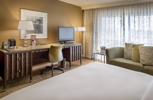 Airport Township Hotel | Hilton St. Louis Airport