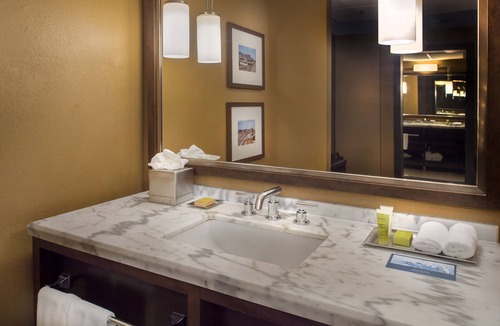 Airport Township Hotel | Hilton St. Louis Airport