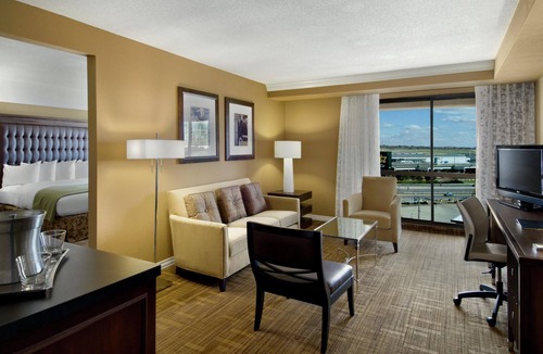 Airport Township Hotel | Hilton St. Louis Airport