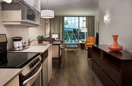 Unionville Hotel | Hilton Toronto/Markham Suites Conference Centre & Spa