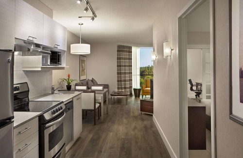 Unionville Hotel | Hilton Toronto/Markham Suites Conference Centre & Spa