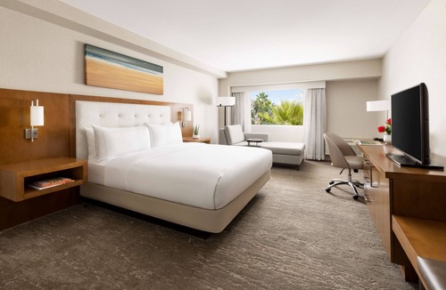 Broadway Northeast Hotel | Hilton Tucson East