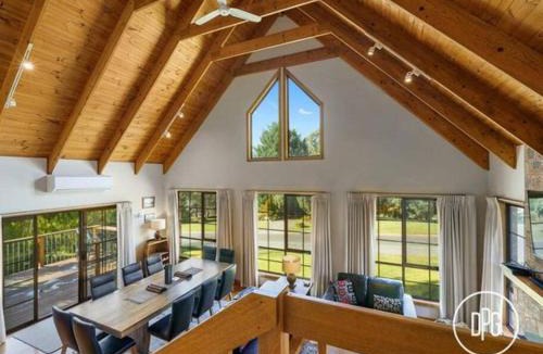 Merrijig Villa | Himalayinn