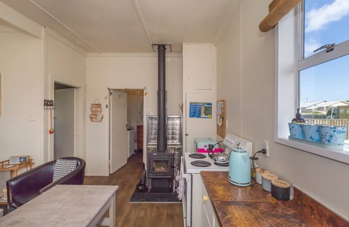 Himatangi Beach Cottage | Himatangi's Wee Hoose