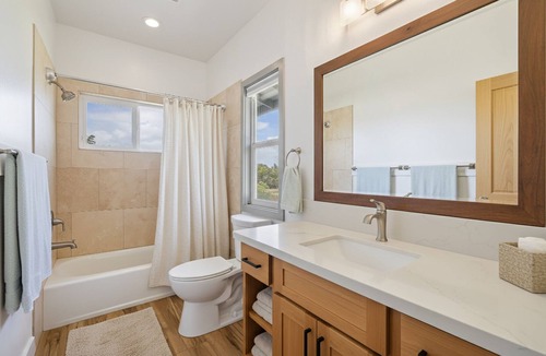 Punaluu House | "Hina Hideaway", Views, AC, Walkable to Beach