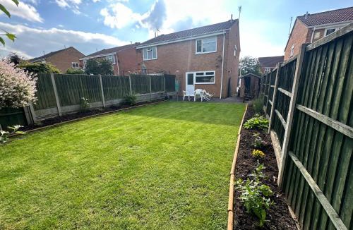 Barwell House | Hinckley Home Sleeps 5 Complete House