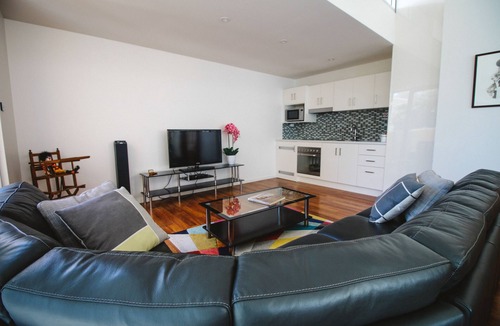 Glenelg Apartment | Hindmarsh House on College