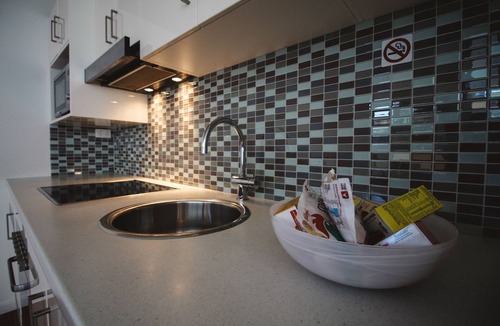 Glenelg Apartment | Hindmarsh House on College