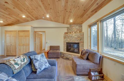 Hines House | Hines Vacation Rental w/Grill: Walk to Lake!