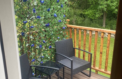 Hinesburg Apartment | Hinesburg hideaway with hot tub!