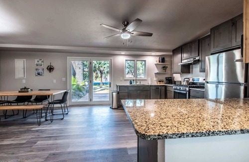 Bay Area House | Hinman Haven + Hot tub