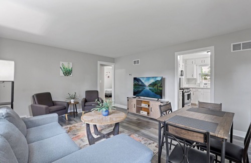 Fullersburg House | Hinsdale Haven, Pet Friendly!