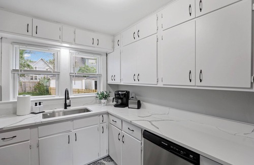 Fullersburg House | Hinsdale Haven, Pet Friendly!