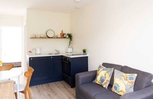 Highcliffe-on-Sea Apartment | **Hinton Hideaway!**
