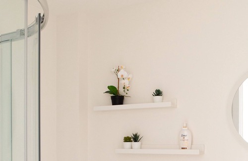 Highcliffe-on-Sea Apartment | **Hinton Hideaway!**