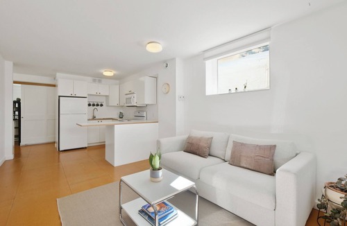 Hintonburg Apartment | Hintonburg Hideaway - Doors away from Wellington St. West