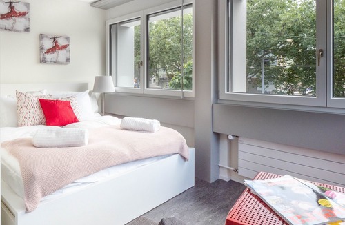 St. Gallen Apartment | ★hip 1 BR- Apartment with Netflix "modern red"★