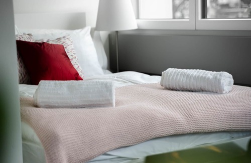 St. Gallen Apartment | ★hip 1 BR- Apartment with Netflix "modern red"★