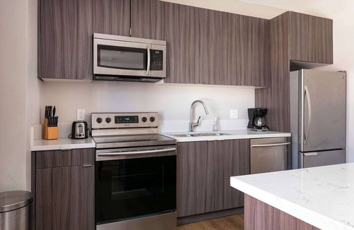 Gaslamp Quarter Bed & Breakfast | Hip 2BR Suite in Central Gaslamp | Walk Score 99!
