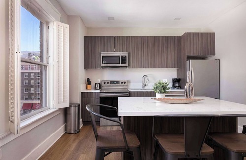 Gaslamp Quarter Bed & Breakfast | Hip 2BR Suite in Central Gaslamp | Walk Score 99!