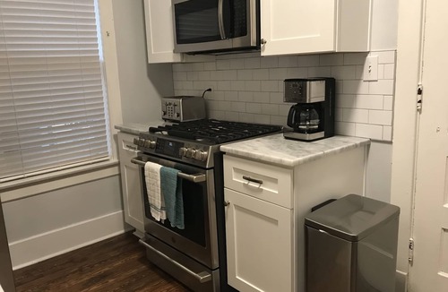 Tyler Park Apartment | Hip 3BR/2BA Highlands Loft on BEST Part of Bardstown Road. Comfy & Convenient!
