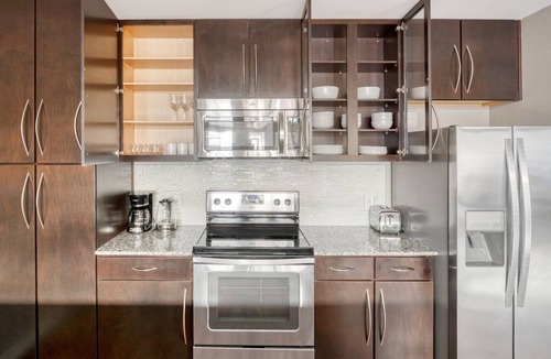 Barton Heights Apartment | Hip Barton Springs 1BR w/ W/D, Gym & Pool, nr Town Lake, by Blueground
