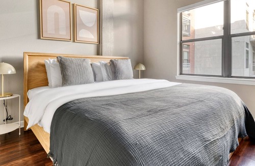 Barton Heights Apartment | Hip Barton Springs 1BR w/ W/D, Gym & Pool, nr Town Lake, by Blueground