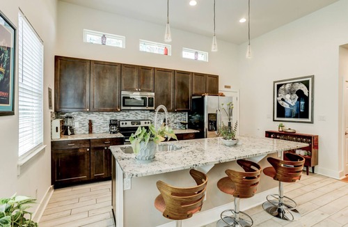 Rosewood House | Hip East Austin, Cold/Hot Tub, Groups/Pets Welcome