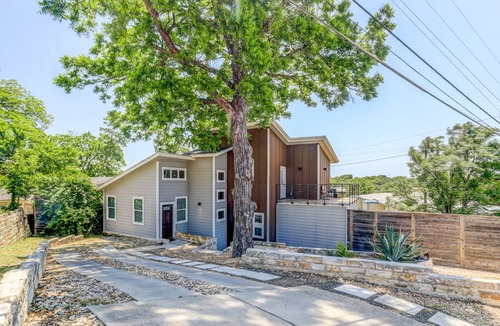 Rosewood House | Hip East Austin, Cold/Hot Tub, Groups/Pets Welcome