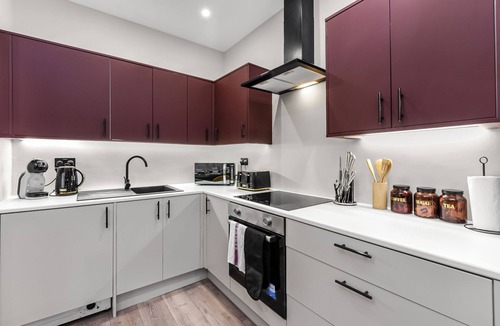 Harrow House | Hip & Happening: 4BR Urban Gem for Large Groups