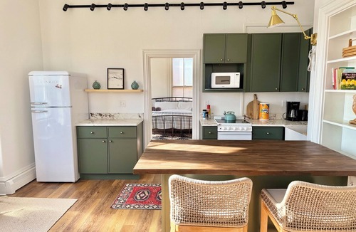 Brunswick Apartment | Hip Historical First Fl 1BR Downtown King size bed