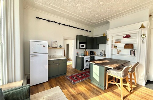 Brunswick Apartment | Hip Historical First Fl 1BR Downtown King size bed