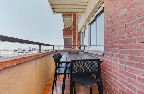 La Maternitat i Sant Ramon Apartment | Hip Les Corts 3BR w/Swimming Pool & Parking, by Blueground