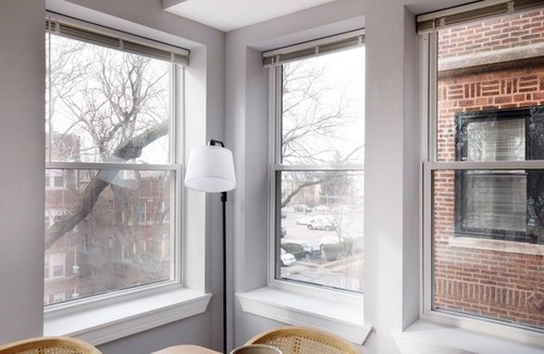 River North Apartment | Hip Lincoln Park Studio w/W/D & Lounge, 2 blocks from L, by Blueground
