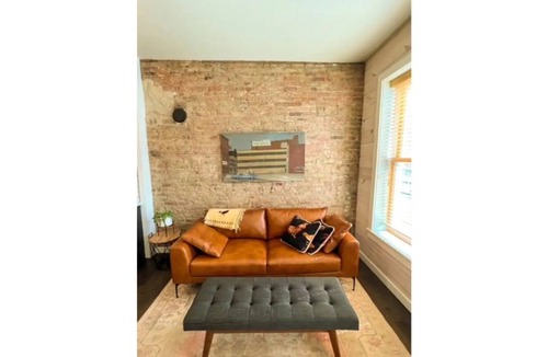 Hudson Apartment | Hip on Warren