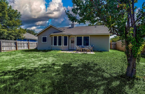Hutto House | Hip, Spacious Hutto Home 4/2, 3 Mins to Kalahari, Hutto Co-Op, and Dell Diamond