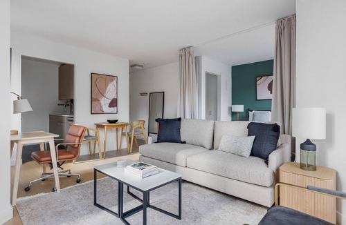 Tribeca Apartment | Hip Tribeca Studio w/Gym & Doorman, nr Freedom Tower, by Blueground
