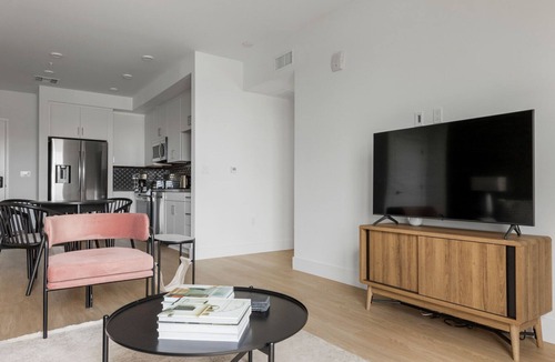 University Heights Apartment | Hip University Heights 2BR w/Courtyard, nr Restaurants, by Blueground