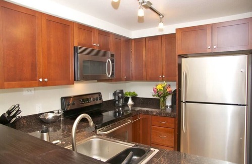 Eastlake Condo | Hip Urban Condo with Huge Private Deck