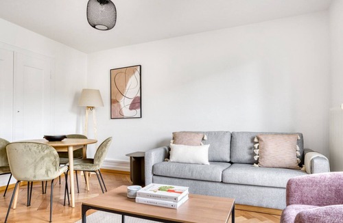Wipkingen Apartment | Hip Wipkingen 3.5 Room w/ Storage & W/D, 2 mins to Market, by Blueground