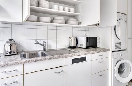 Wipkingen Apartment | Hip Wipkingen 3.5 Room w/ Storage & W/D, 2 mins to Market, by Blueground