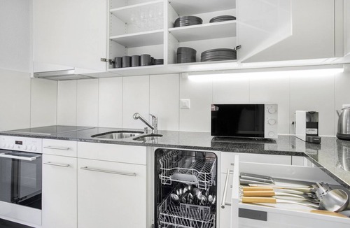 District 2 Apartment | Hip Wollishofen 3.5 Room w/Storage 1min to Central Market, by Blueground