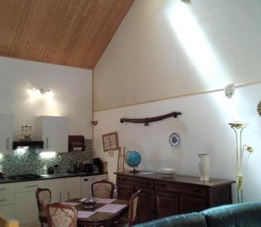 Fromental Apartment | Hirondelles et mésanges