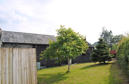 Llanfair Caereinion Cottage | Hirros Hall Longhouse