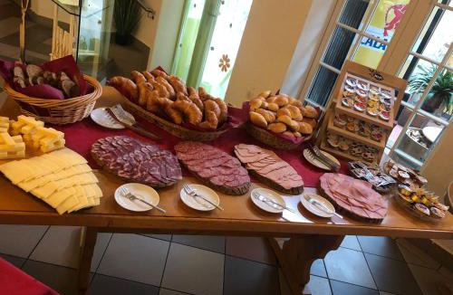 Maienfeld Hotel | Hirschen B&B